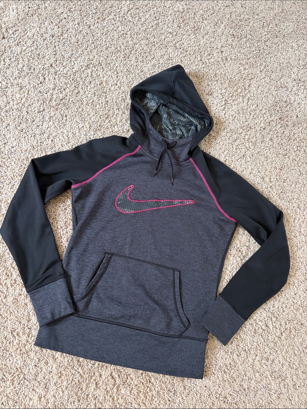 Ladies Nike Therma Fit Hoodie Size Small